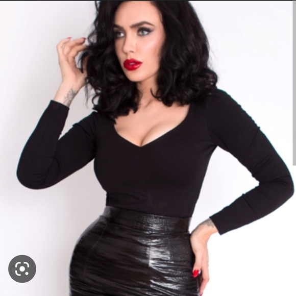la femme en noir Tops - La femme en noir Black Marilyn top Large